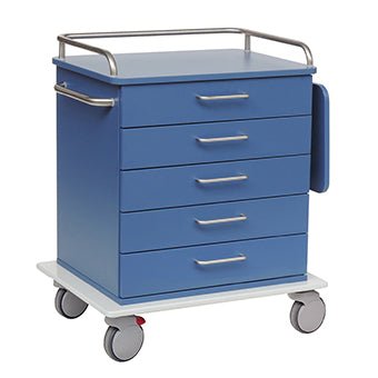 Un telaio di un carrello di cura e lavoro Novocal blu con cinque cassetti, maniglie e guide in metallo, maniglia laterale, superficie di appoggio pieghevole a destra, quattro ruote piroettanti (una con pedale del freno rosso); realizzato in pannello di plastica rigida resistente.
