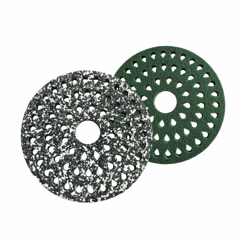 Due Arcora Pu-Pads Light (Waterdrop System) per piccole macchine lavasciuga: uno macchiato bianco e nero, uno a tinta unita verde, entrambi rotondi con foro centrale. Ideale per la pulizia di manutenzione da Arcora International GmbH.