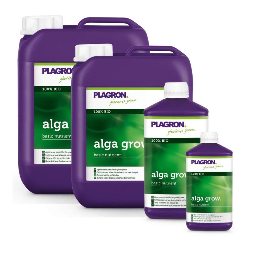 Quattro contenitori con Plagron Alga Grow Fertilizzante naturale per la crescita di Bertels B.V. comprendono due grandi brocche viola e due bottiglie più piccole. Etichette verdi e bianche mostrano "100% Bio" e sottolineano il suo ruolo come nutriente di base importante per il tuo giardino.