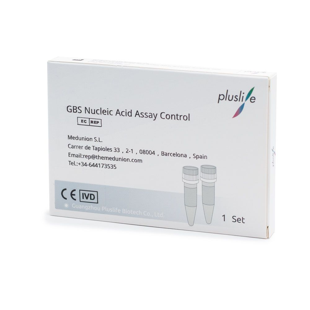 Il pacchetto con l'etichetta „Pluslife GBS (Strep B) Kit di controllo PCR dell'acido nucleico“ contiene informazioni di contatto per Medunion S.L. a Barcellona, Spagna, e Guangdong Pluslife Biotech Co., Ltd. Questo kit progettato per i test PCR contiene controlli di test per Streptococcus agalactiae con due piccole fiale raffigurate sulla confezione.