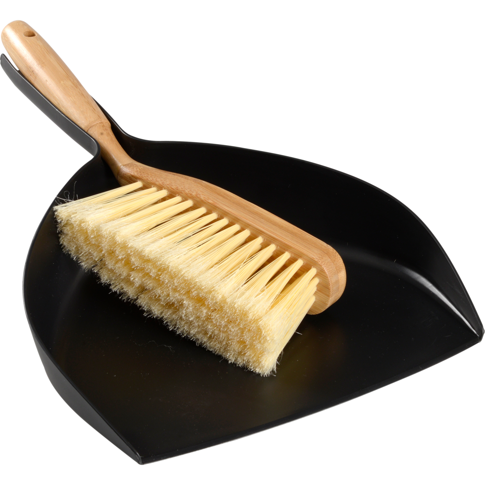 Una spazzola con manico in bambù e setole chiare si trova su una paletta nera in plastica - un set da pulizia ENA Living, bambù di Abena Re-Seller GmbH, che pulisce in modo elegante ed ecologico nel pacchetto da 12.