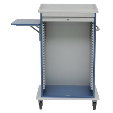 Un carrello multiuso Novocal Roll-Up con telaio in plastica piena blu-bianco, quattro ruote, frontale aperto con scomparti vuoti, un cassetto superiore chiuso e un piccolo ripiano pieghevole sul lato sinistro. Marca: Novocal.