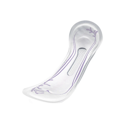 Una soletta trasparente e sagomata TENA Lady Discreet Maxi con elementi decorativi viola offre supporto e comfort. È stata sviluppata da Essity Germany GmbH appositamente per una calzata comoda nelle scarpe e supporta tutti coloro che cercano soluzioni discrete per problemi come la debolezza della vescica, senza dover rinunciare allo stile.