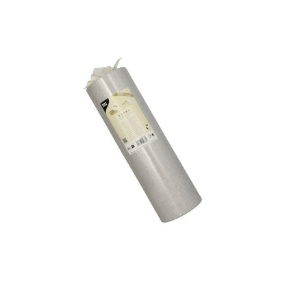 Un rotolo di PAPSTAR simile a un tessuto PV-Tissue Mix "ROYAL Collection" della PAPSTAR GmbH è elegantemente etichettato con informazioni sul prodotto. Il rotolo è in piedi su uno sfondo bianco semplice e mostra la sua composizione di alta qualità in polpa-viscosa-tessuto.