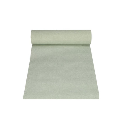 Su sfondo bianco si vede un runner da tavolo srotolato in verde salvia della collezione ROYAL della PAPSTAR GmbH con struttura liscia. Il runner è parzialmente srotolato, mettendo in risalto la sua lunghezza e colore in modo elegante.