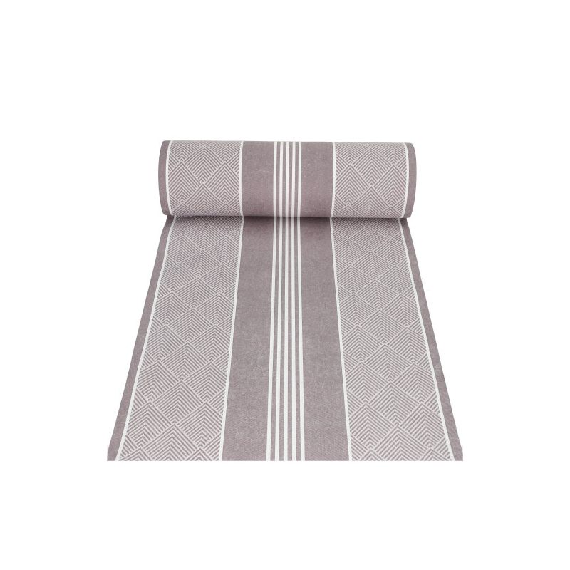 Su sfondo bianco è raffigurato un runner da tavola parzialmente srotolato con strisce parallele e motivi geometrici in tonalità di grigio e bianco, che riflette l'eleganza del PAPSTAR runner da tavola simile a tessuto PV-Tissue Mix "ROYAL Collection" della PAPSTAR GmbH.