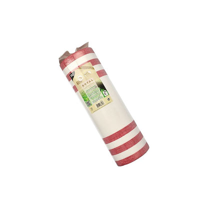 Un rotolo di carta da parati della PAPSTAR GmbH dalla PAPSTAR runner da tavola simile a tessuto PV-Tissue Mix "ROYAL Collection" con un motivo accattivante di strisce rosse e bianche è in piedi su uno sfondo monocromatico. La confezione mostra dettagli del prodotto in diverse lingue e contiene simboli ecologici.