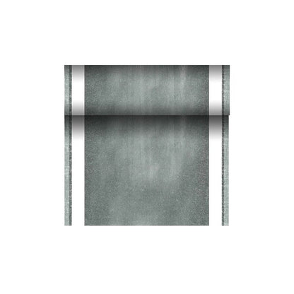 Un rotolo di runner da tavola simile a tessuto verde della PAPSTAR Tischläufer PV-Tissue Mix "ROYAL Collection" con bordi bianchi puliti è parzialmente srotolato su uno sfondo bianco semplice. Questo prodotto, realizzato da PAPSTAR GmbH, presenta un aspetto leggermente invecchiato grazie alla sua composizione unica di cellulosa-viscosa-tessuto mix.