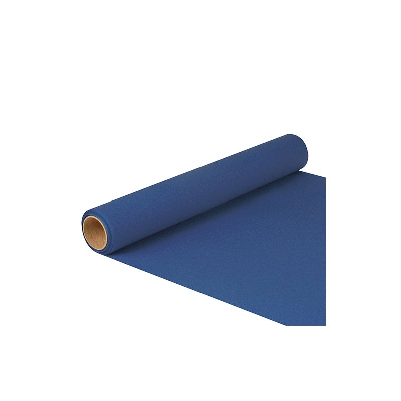 Un rotolo del PAPSTAR runner da tavola in tessuto "ROYAL Collection" in blu scuro, parzialmente srotolato su sfondo bianco, mostra la sua texture liscia e il nucleo cilindrico di cartone elegante. Questo prodotto è certificato FSC® e misura 5 m x 40 cm, dalla PAPSTAR GmbH.