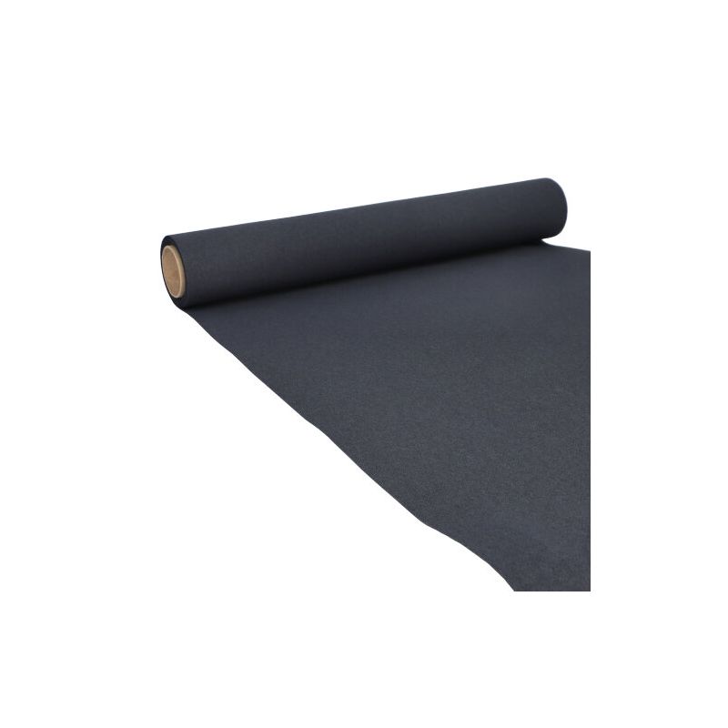 Un rotolo PAPSTAR di runner da tavola in tessuto "ROYAL Collection" in nero, parzialmente srotolato su sfondo bianco, assomiglia a un elegante runner da tavola. Il materiale liscio e densamente tessuto, con il bordo del rotolo chiaramente visibile, conferisce un tocco elegante a qualsiasi decorazione da tavola.