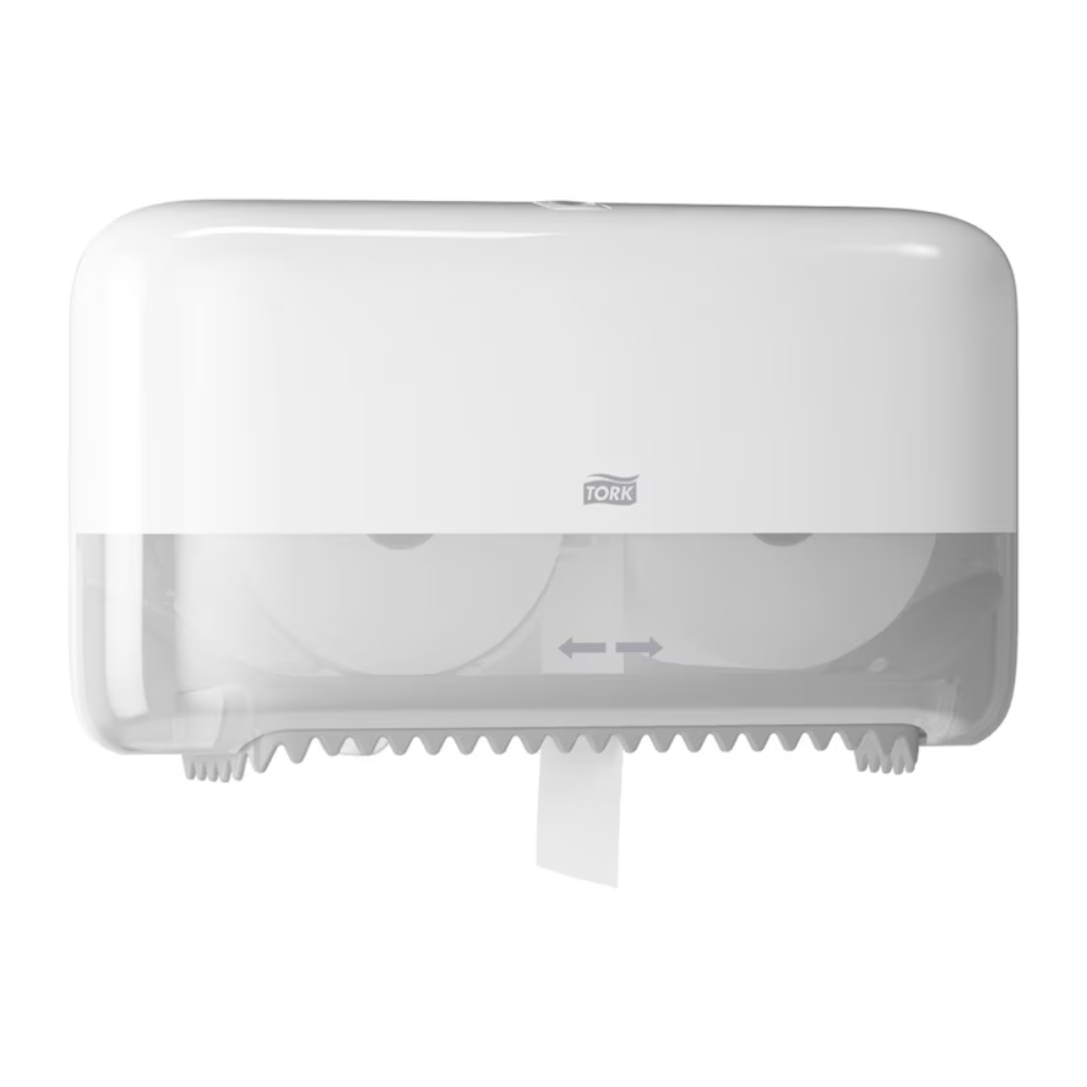 Il distributore a doppio rotolo Tork 558040 per carta igienica midi senza anima Elevation T7 di TORK - Essity Professional Hygiene Germany GmbH presenta un design bianco con una parte inferiore traslucida, che all'interno rilascia due rotoli di carta igienica midi. Il distributore è dotato di un bordo dentellato nella parte inferiore per facilitare lo strappo e sottolinea l'aspetto ecologico del tuo bagno.