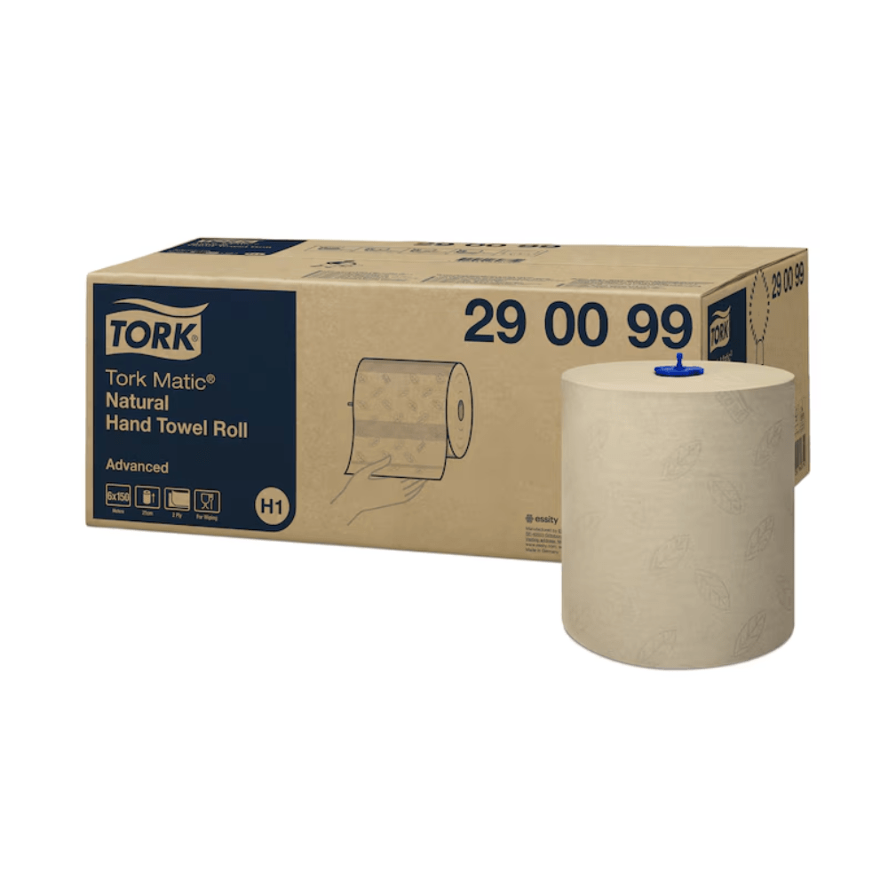 Una scatola con l'iscrizione „Tork Matic® Asciugamano a rotolo Advanced H1 a 2 strati“ di TORK – Essity Professional Hygiene Germany GmbH si trova accanto a un singolo rotolo di asciugamano color beige, progettato per un'asciugatura delle mani efficiente. La scatola mette in evidenza il sistema Advanced H1 e contiene il numero di modello 29 00 99, oltre a illustrazioni e specifiche dettagliate.