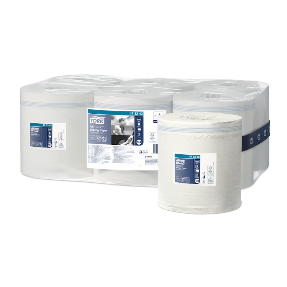 Una scatola di Tork Reflex™ 473242 Rotoli di carta multiuso Advanced M4 a 1 velo di TORK – Essity Professional Hygiene Germany GmbH è raffigurata in un imballaggio di plastica progettato per dispenser a srotolamento interno. Il set contiene sei rotoli, ciascuno avvolto in plastica trasparente. Le etichette sui rotoli mostrano informazioni sul prodotto e marchi.