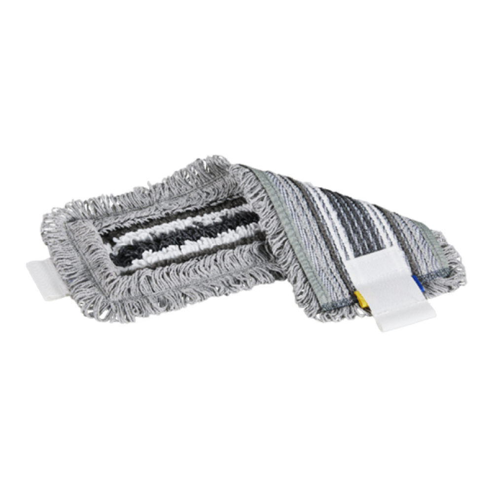 Una testa di mop Vileda Professional UltraSpeed Trio grigia della Vileda GmbH con strisce strutturate giace piatta su uno sfondo bianco. I bordi con frange e le chiusure in velcro sottolineano il suo design pratico per l'uso con manici per mop e contengono tecnologia avanzata in microfibra per una pulizia efficiente.
