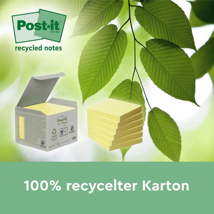 Una scatola di Post-it® Recycling Z-Notes (76 mm x 76 mm, 100 fogli/blocco, 100% PEFC) della 3M Deutschland GmbH è raffigurata accanto a una pila di fogli e foglie verdi. Lo sfondo verde è decorato con un motivo a foglia e il testo: "Cartone riciclato al 100%."