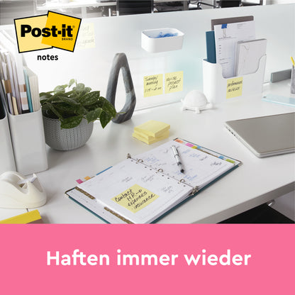 Ein aufgeräumter Bürotisch mit Planer, Stifthalter, Laptop, Pflanze und mehreren Post-it® Super Sticky Z-Notes Promotion in Gelb (76 mm x 76 mm) von 3M Deutschland GmbH, die an Gegenständen befestigt sind. Das Post-it Logo ist oben links. Text: "Haften immer wieder.