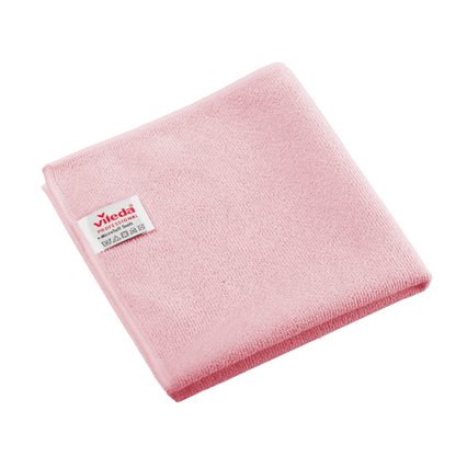 Panno in microfibra rosso piegato Vileda Professional r-MicroTuff Swift con etichetta bianca cucita.