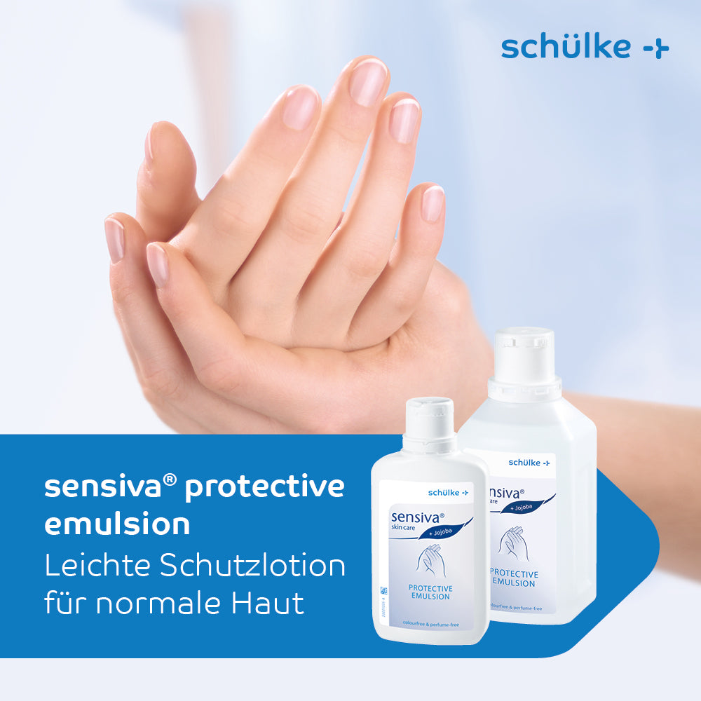 Un primo piano delle mani di una persona che applica la lozione. Nella parte inferiore ci sono due bottiglie di 'Schülke sensiva® Schutzemulsion' con il logo di Schülke & Mayr GmbH. Il testo recita: 'Schülke sensiva® Schutzemulsion con olio di jojoba, leggera lozione protettiva senza profumo per pelle normale'.