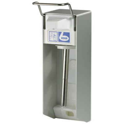 Il distributore a parete Dr. Becher con alloggiamento in alluminio della Dr. Becher GmbH dispone di un sistema di dosaggio igienico e un design elegante per il montaggio a parete con leva argentata. Ha un frontale in plastica bianca con etichetta e un robusto ugello in metallo per l'erogazione del sapone.